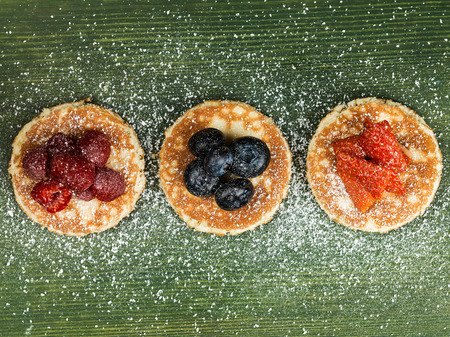 Pancakes With Fresh Fruit Dessertの写真素材