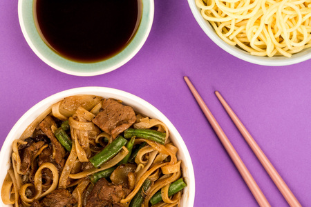 Chinese Style Fried Beef And Mushrooms Noodles Against A Purple Backgroundの写真素材