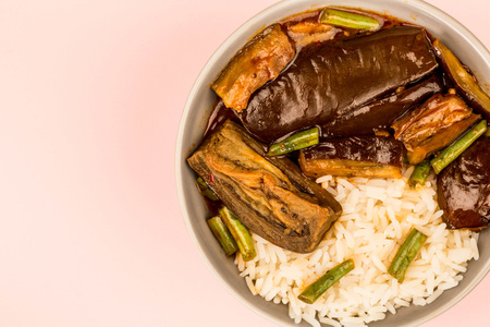 Chinese Style Roast Aubergine With Boiled Rice And Green Beans Against A Pink Backgroundの写真素材