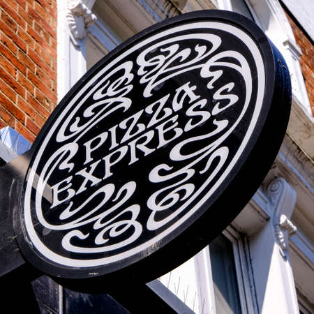 London, UK, May 31, 2020, Pizza Express Italian High Street Resaurant Shop Sign, Pizza Ezpress Are Planning To Open Oulets In June 2020のeditorial素材