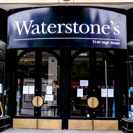 Waterstoneâs Bookseelers Shop Frontage With No People Closed During The UK Coronavirus Pandemicのeditorial素材