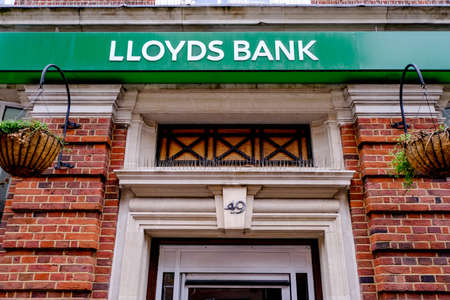 London UK, September 27 2020, Lloyds Bank High Street Branch Buildingのeditorial素材