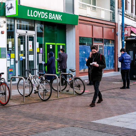 London UK, December 01 2020, Customers Using A Lloyd Bank ATM To Withdraw Moneyのeditorial素材