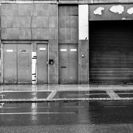 Kingston Upon Thames, London UK March 26 2021, Empty Derelict Building In The Rainのeditorial素材