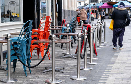 Kingston Upon Thames London UK, May 04 2021, Seating Area With Table And Chairs Outside A Traditional High Street Pubのeditorial素材