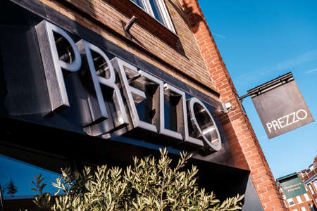 Epsom Surrey, London UK, May 22 2022, Prezzo Italian Style High Street Restaurant Chainのeditorial素材