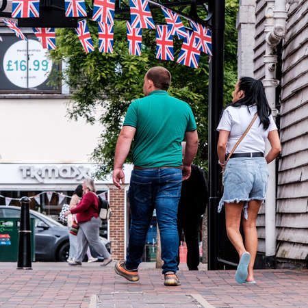 Epsom Surrey, London UK, May 28 2022, Couple Walking Thorugh Market Square With T K Maxx In Backgroundのeditorial素材