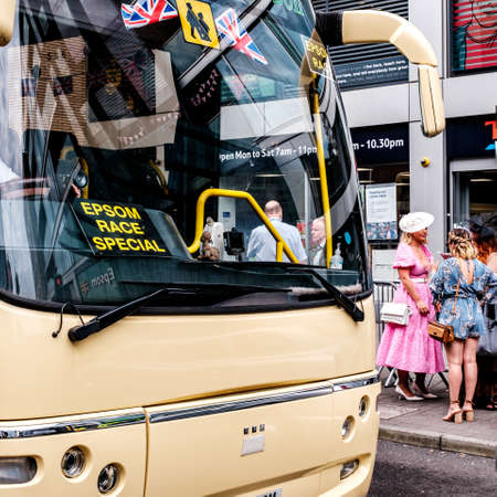 Epson Surrey, London UK, June 03 2022, Epsom Races Transport Coach Passing Three Women Talkingのeditorial素材