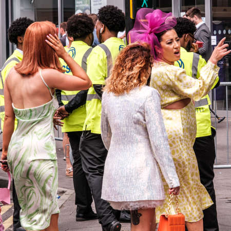 Epson Surrey, London UK, June 03 2022, Crowds Of Fashionable Dressed Racegoers Outside Epsom Railway Station For The Epsom Classic Derby Horse Raceのeditorial素材