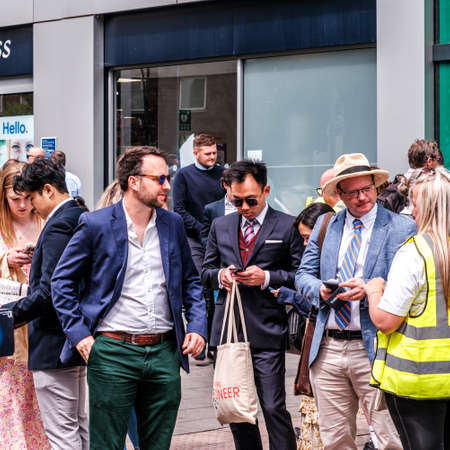 Epson Surrey, London UK, June 03 2022, Crowds Of Fashionable Dressed Racegoers Outside Epsom Railway Station For The Epsom Classic Derby Horse Raceのeditorial素材