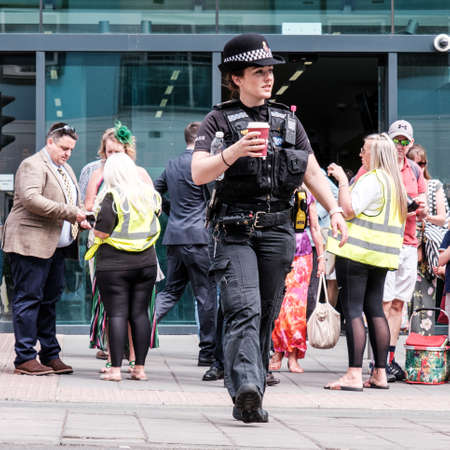 Epson Surrey, London UK, June 03 2022, Crowd Of People Outside Epsom Railway Station With Women Police Officers Carrying Takeaway Costa Coffeeのeditorial素材