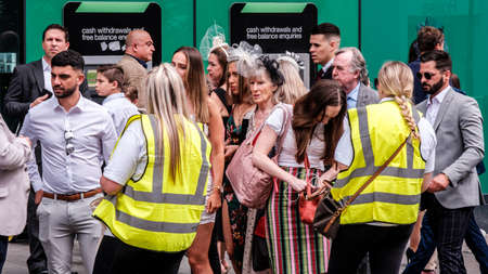 Epson Surrey, London UK, June 03 2022, Crowds Of Fashionable Dressed Racegoers Outside Epsom Railway Station For The Epsom Classic Derby Horse Raceのeditorial素材