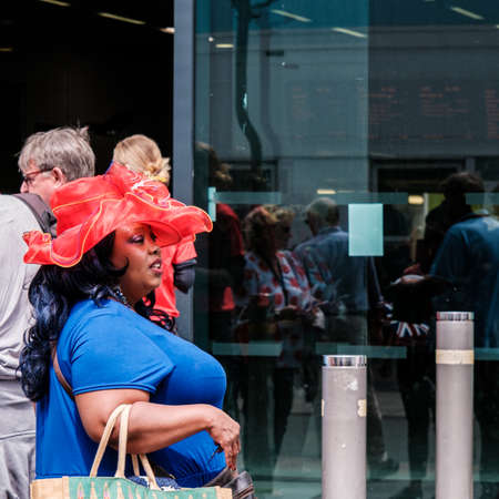 Epson Surrey, London UK, June 03 2022, Black Woman Wearing A Red Hat Outside Epsom Stationのeditorial素材