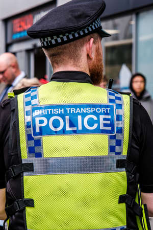 Epsom Surrey, London UK, June 04 2022, British Transport Police Officer On Dutyのeditorial素材