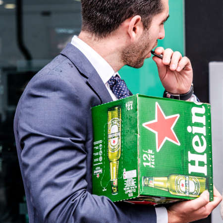 Epsom Surrey, London UK, June 04 2022, Man Carrying A Box Of Heineken Beer Of Lager To Cazoo Derby Festivalのeditorial素材