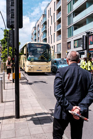Epson Surrey, London UK, June 03 2022, People Crossing Road Infront Of A Public Transport Coachのeditorial素材