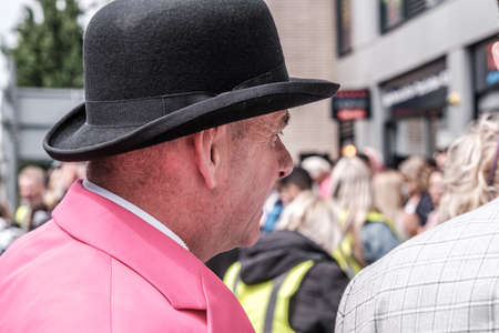 Epsom Surrey, London UK, June 04 2022, Senior Man Wearing Traditional Bowler Hat And Bright Pink Jacketのeditorial素材