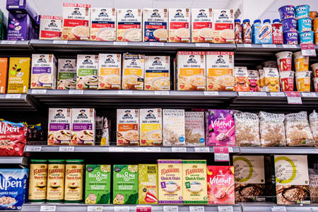 Epsom Surrey, London UK, June 10 2022, Supermarket Shelf Boxes Porridge Breakfast Cerealsのeditorial素材