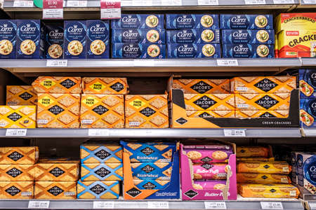 Epsom Surrey, London UK, June 10 2022, Supermarket Shelf Packets Jacobs And Carrs Biscuit Crackersのeditorial素材
