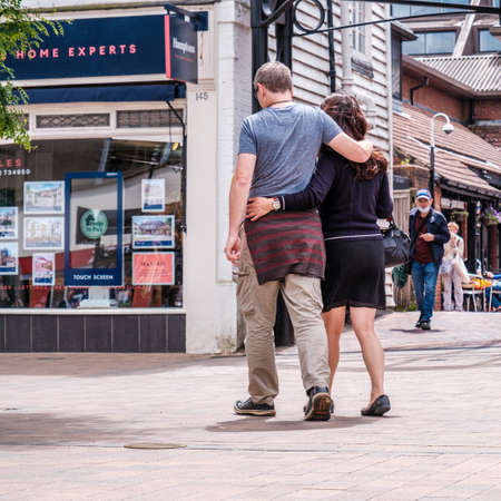 Epsom Surrey, London UK, June 10 2022, Young Man And Woman Couple Walking Arm in Armのeditorial素材