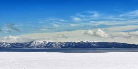 Winter panorama of Tahoe lake on a sunny day.の写真素材