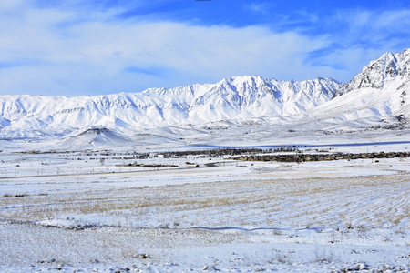 Shahin Shahr to Fereydoun Shahr, Esfahan, on the spring road trip, within 2 hour drive environment will totally changeの写真素材