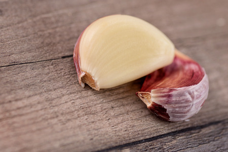 garlic on wooden の写真素材