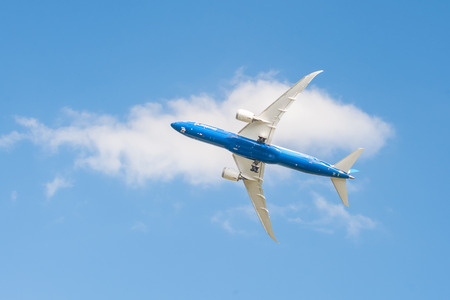 Farnborough, UK - July 14, 2014  A display of aerobatic agility by a Boeing 787 Dreamliner during an exhibition flight at Farnborough airport, UKのeditorial素材