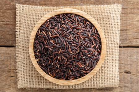 close-up riceberry organic food in bowl healthy on top viewの写真素材