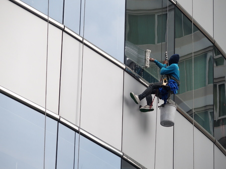 man cleaning glass buildingの写真素材