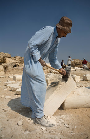 CAIRO, EGYPT- JUL 20: Unidentified men work for restoration of Pyramids area on July 20 2010, Giza Plateauのeditorial素材