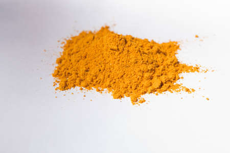 Heap of curry powder isolated on white backgroundの写真素材