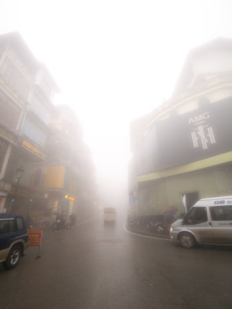 4 Dec'23 Lao Cai Province Sapa Vietnam : The Three Intersections on The Steep Hill Road on a Foggy Dayの写真素材