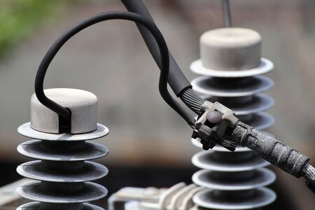 Parallel Groove Clamp connecting between Power Line and Surge Arrester