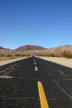 A long long road leading to... nowhere
の写真素材