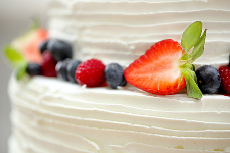 naked wedding cake with fruits and berriesの写真素材