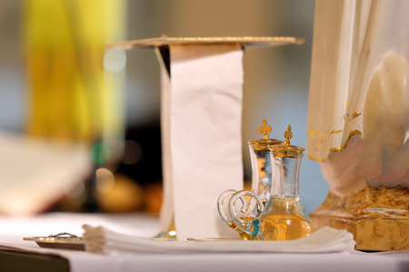 Golden chalices with wine and water before the massの写真素材