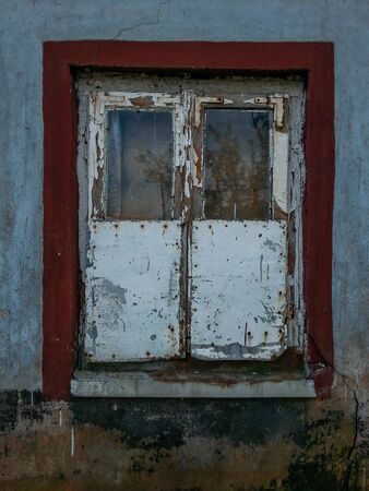 old window in the old wallの写真素材
