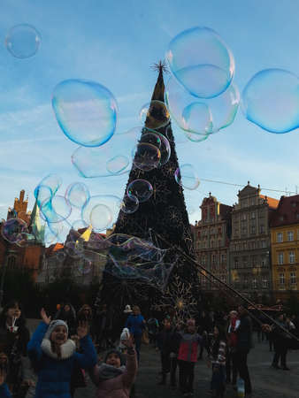 Wroclaw market square bubbles flyin around christmas treeのeditorial素材