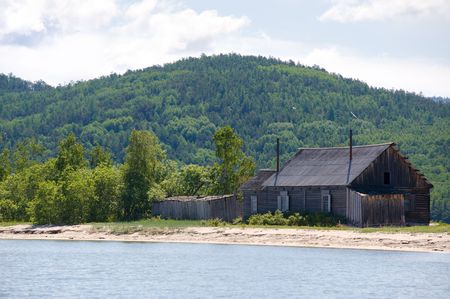 old fishing house at lake shore with forest behindの写真素材