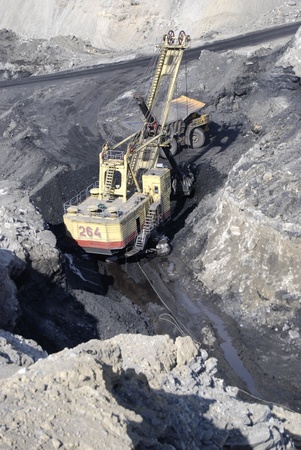 TUGNUI, RUSSIA - APRIL 2: The opening of Tugnuiskaya coal-preparation plant.  A mining shovel puts coal into a hauler, April, 2, 2008 in Tugnui, Buryatia, Russia.のeditorial素材