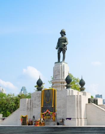 BANGKOK, THAILAND - FEB 17  The statue of King of Siam Vajiravudh, or Rama VI, at Lumpini Park, Feb 17, 2013, Bangkok, Thailand  He is known for his efforts to create and promote Siamese nationalism のeditorial素材