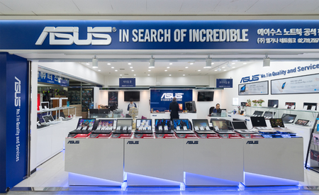 SEOUL - MARCH 29, 2017: An Asus store at the ET Land Electronics mall. AsusTek Computer Inc. is a Taiwanese multinational computer hardware and electronics company.のeditorial素材