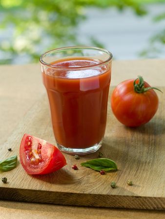 Freshly squeezed tomato juice in glassの写真素材