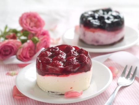 Berry cake and pink roses in white cup for celebrationの写真素材