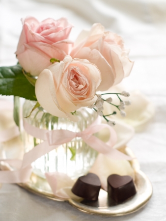 Cream roses in vintage glass vase for celebrationの写真素材