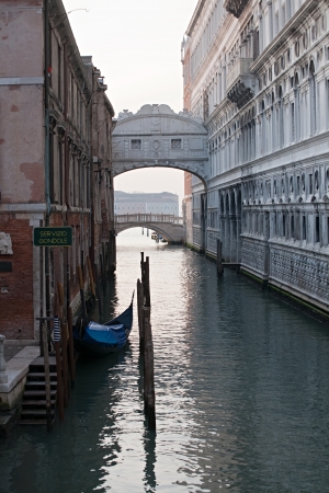 Bridge of Sighs, Ponte dei Sospiri, and canal view in Veniceの写真素材
