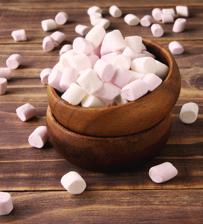 marshmallow in a wooden bowl on the tableの写真素材