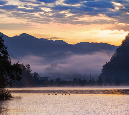 Peaceful autumn Alps mountain lake. Sunrise Wolfgangsee lake view, St. Wolfgang im Salzkammergut, Upper Austria.の写真素材