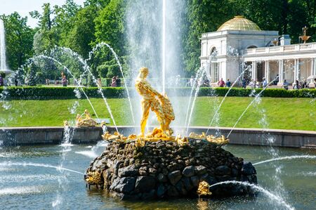 Peterhof, SAINT PETERSBURG, RUSSIA - JUNE 06, 2019:  Samson Fountain in Petergofのeditorial素材